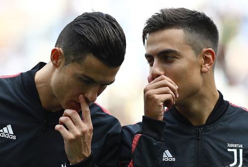 Cristiano Ronaldo și Paulo Dybala sunt colegi la Juventus // FOTO: Guliver/GettyImages