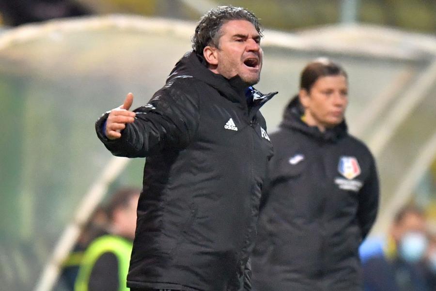 0-0 vs Concordia Chiajna, 1-2 cu Mioveni și 0-1 cu U Cluj au fost meciurile lui Stîngă pe banca oltenilor Ovidiu Stîngă, interviu fără ocolișuri după „divorțul” de FC U Craiova: „Am venit să joc fotbal, nu să stau pe jos!” + „Cea mai proastă perioadă, regret puțin că am preluat echipa”