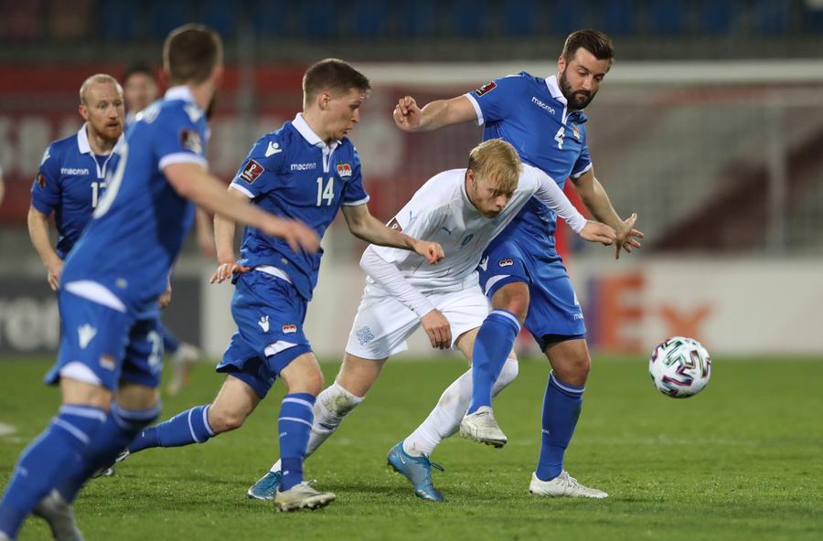 Fiul unui fost jucător de la Barcelona și Chelsea a debutat în naționala Islandei » Cine este noua vedetă a nordicilor