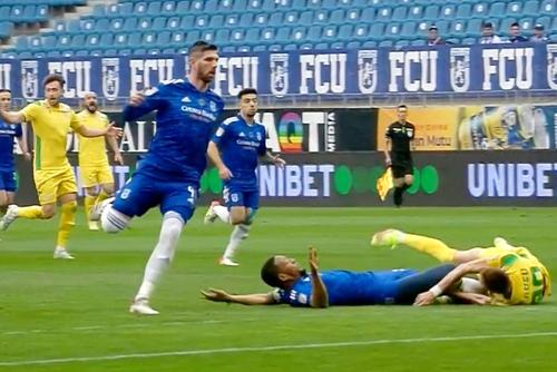 Faza care a dus la eliminarea lui Diallo în FCU - CS Mioveni // foto: captură DigiSport