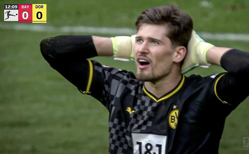 Bayern Munchen a deschis scorul în derby-ul cu Borussia Dortmund după o gafă neverosimilă a portarului Gregor Kobel (25 de ani).