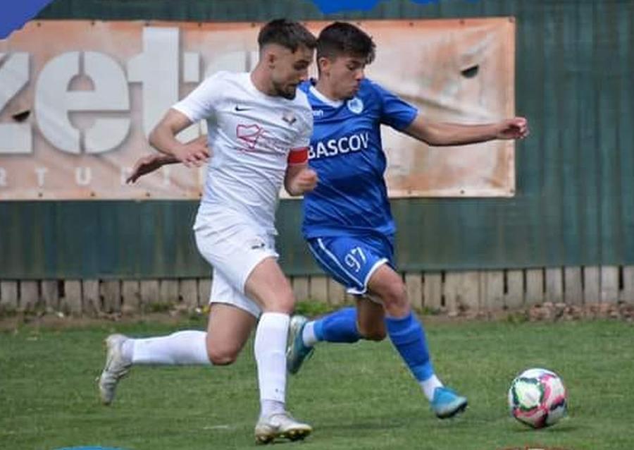 Adversarii Unirii Bascov au refuzat să mai joace / Sursă foto: Facebook Scandal de proporții la meciul de Liga 3! Au scos echipa de pe teren și amenință cu retragerea » Replică dură: „Păpăușari nepricepuți, amatori notorii!”