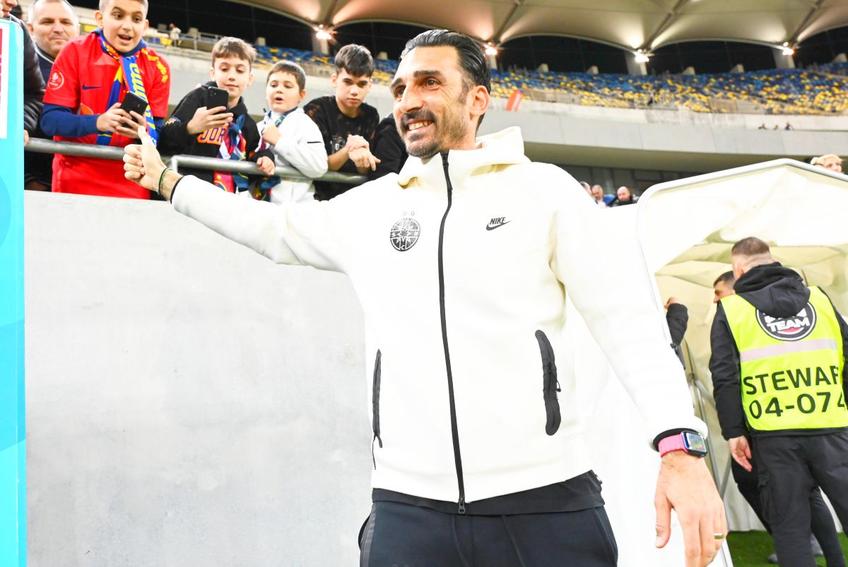 Elias Charalambous, tehnicianul cipriot al celor de la FCSB, așteaptă un stadion arhiplin la derby-ul cu Universitatea Craiova de duminică. Antrenorul liderului a avut un mesaj pentru suporteri în conferința de presă de la finalul meciului cu Farul, 1-0.