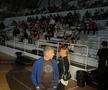 Fanii lui Dinamo văd meciul cu Petrolul din Sala Polivalentă