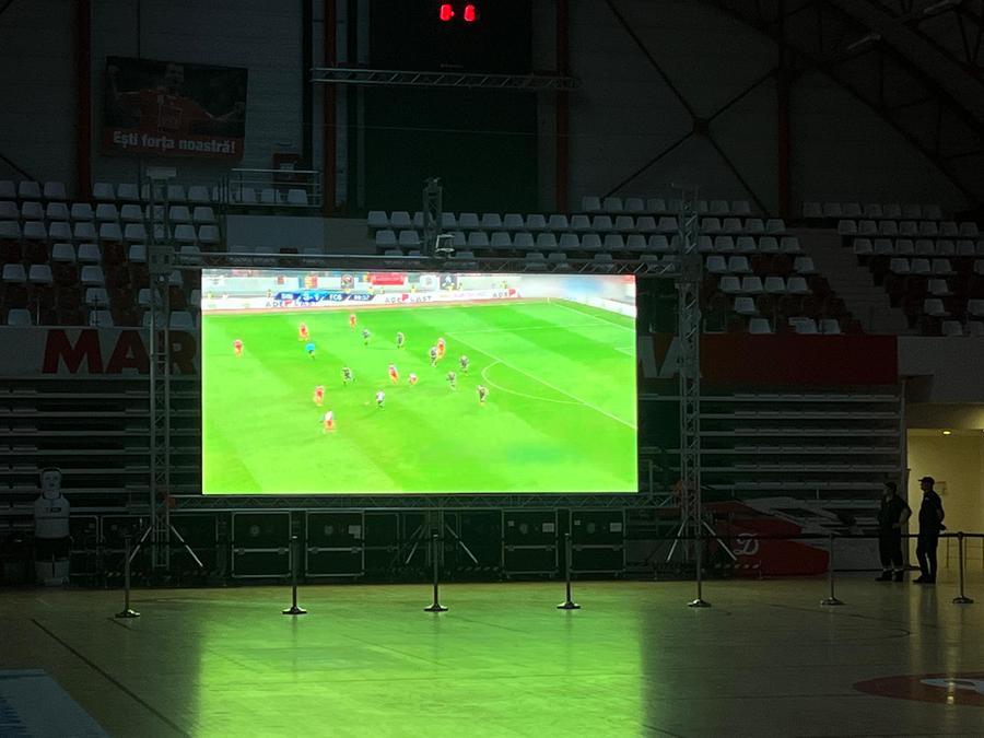 Reporterii GSP s-au aflat în Sala Polivalentă din „Ștefan cel Mare” și au surprins toate detaliile petrecute în timpul meciului Dinamo - Petrolul