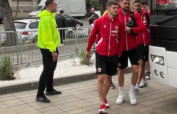 Cu ce autocar au ajuns la stadion fotbaliștii de la Dinamo » Imaginile surprinse de GSP