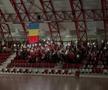 Fanii lui Dinamo văd meciul cu Petrolul din Sala Polivalentă