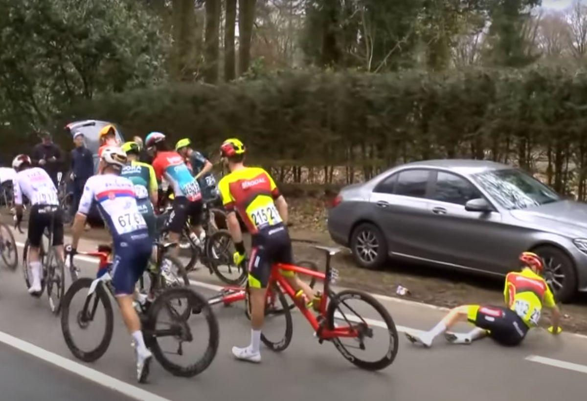 Ziua în care Van der Poel a zburat peste Turul Flandrei, iar adversarii l-au urmat doar cu bicicletele în spate » Povestea fascinantă a week-end-ului