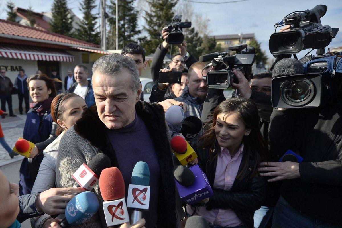 Gigi Becali, după ce a văzut imaginile senzaționale cu Dan Șucu printre fani: „Te duci, faci, dregi, mănânci parizer și te întorci disprețuit. Nu mai bine stau în pat?”