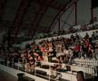 Fanii lui Dinamo văd meciul cu Petrolul din Sala Polivalentă