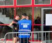 Fanii lui Dinamo văd meciul cu Petrolul din Sala Polivalentă