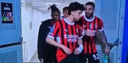 Kyle Walker, surprins în momentul în care-l ceartă pe Joao Felix / Foto: captură