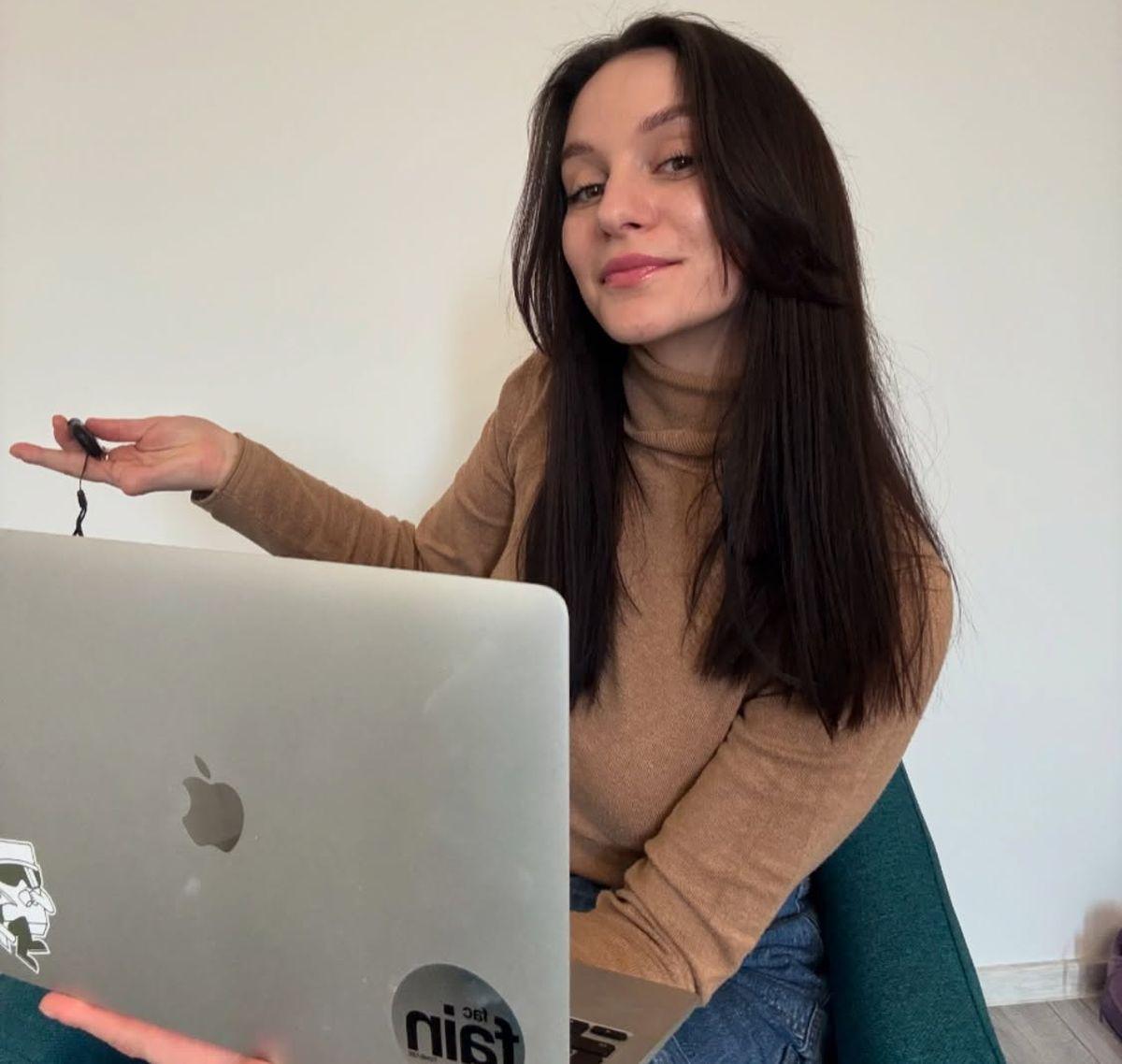 Mihaela Jeremic, voleibalista cu două degete la mâna dreaptă și trei la cea stângă: imagini inspiraționale