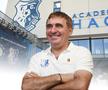 Hagi pozează mândru în fața Academiei de la Ovidiu