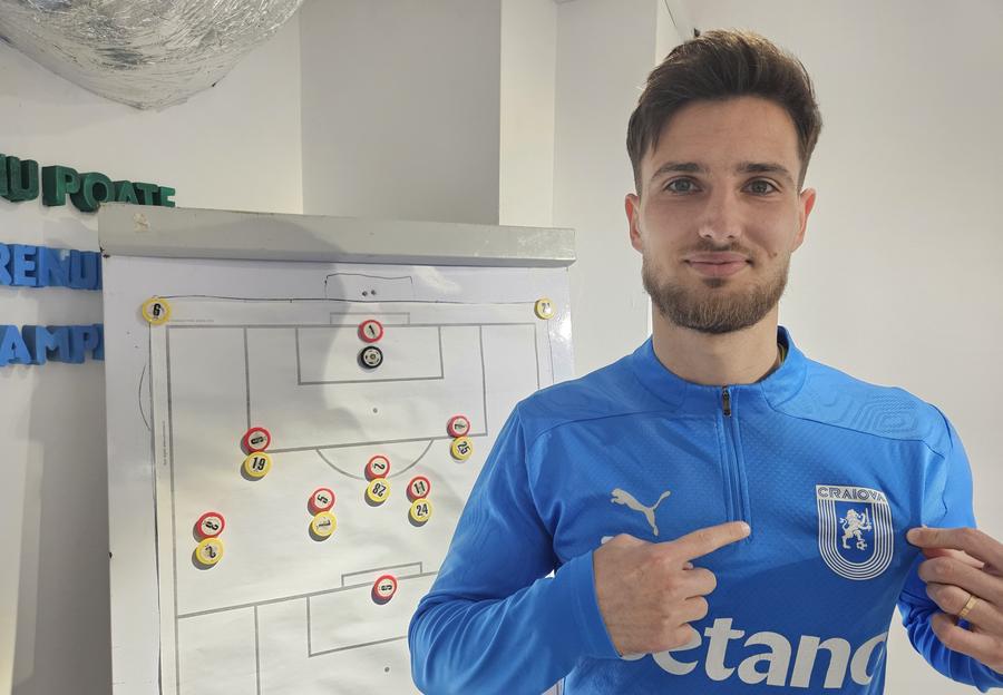 Mihai Căpățînă, jucătorul Craiovei
Foto Eduard Apostol A fost dorit de FCSB și apoi a fost la o semnătură distanță de CFR Cluj: „Hai să vă zic de ce nu m-am dus la ei!” + „Nu mai știu care e poziția mea în teren”