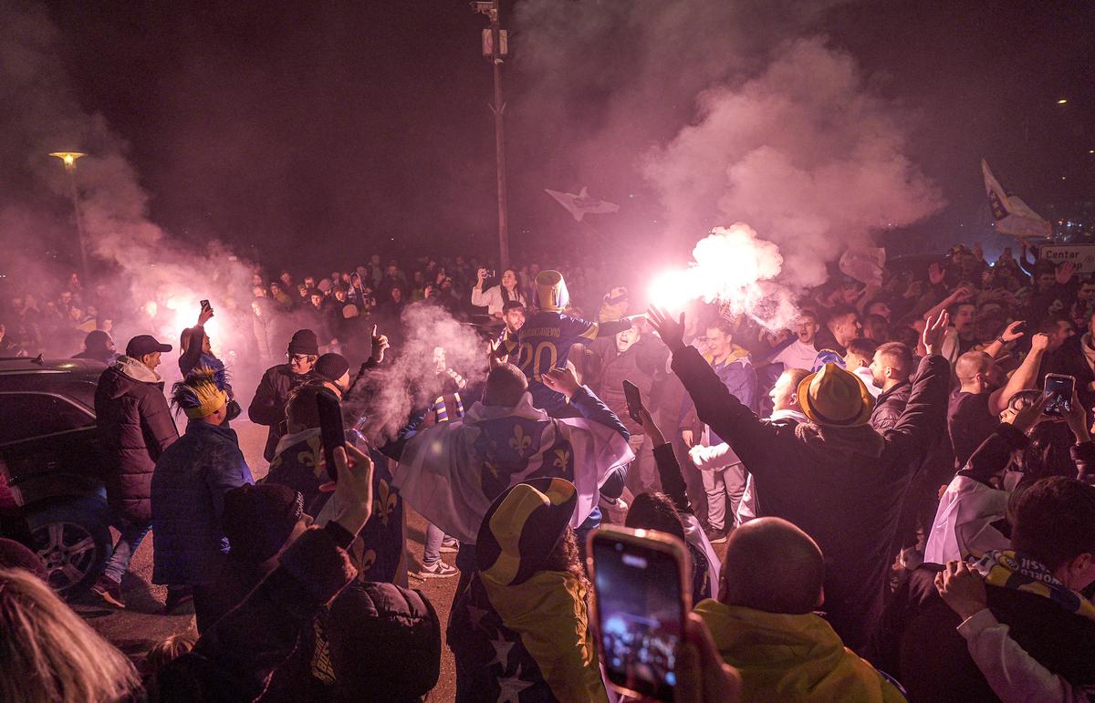 100.000 de oameni în stradă la Sarajevo! Imagini senzaționale, după calificarea la Campionatul Mondial