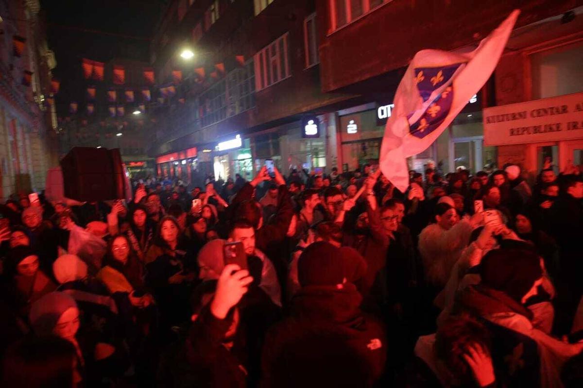 100.000 de oameni în stradă la Sarajevo! Imagini senzaționale, după calificarea la Campionatul Mondial