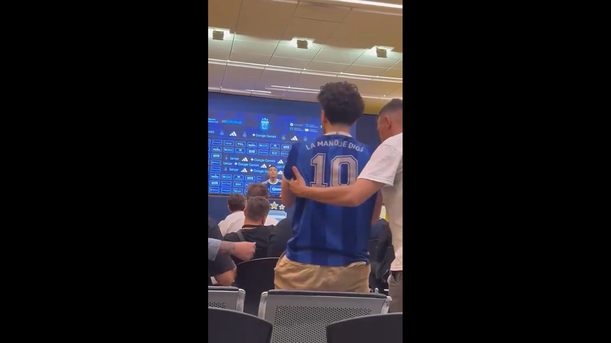 Scene curioase în conferință: s-a infiltrat și l-a avertizat pe selecționerul Argentinei: „Vreau să fii pregătit!”