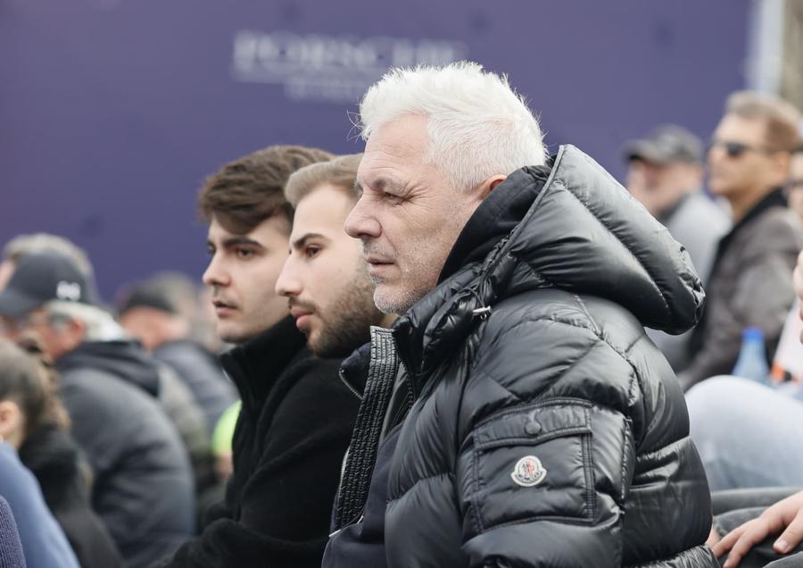 Șumudică, în tribune la Țiriac Open. FOTO: Cristi Preda Circ la Țiriac Open » Jucătorul către arbitru: „Au venit aici să parieze!” / Iată ce îi strigă Șumudică: „My friend...”