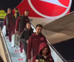 Ne-au bătut pe unde ne-au prins, apoi au dansat pe străzi împreună! » Primiți cu coroane de flori pe aeroport