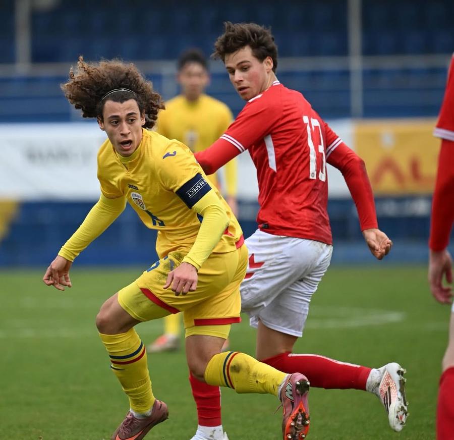 Rareș Coman, în tricoul României U18 // FOTO: Instagram MM Stoica a văzut meciul „tricolorilor” mici și a remarcat un jucător: „O încântare! Să vezi ce știință a jocului avea”