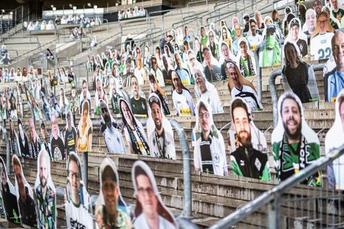 Poze cu fanii lui Moechengladbach în tribune, foto: Guliver/gettyimages