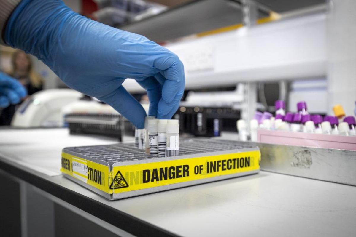 Un doctor francez în boli infecțioase, despre valul 2 de coronavirus: „Urăsc predicțiile, dar povestea asta e o fantezie!”