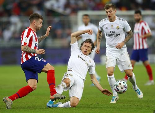 Kieran Trippier (stânga), fundașul englez al lui Atletico, ar fi jucat la pariuri, încălcând astfel regulamentele federației engleze