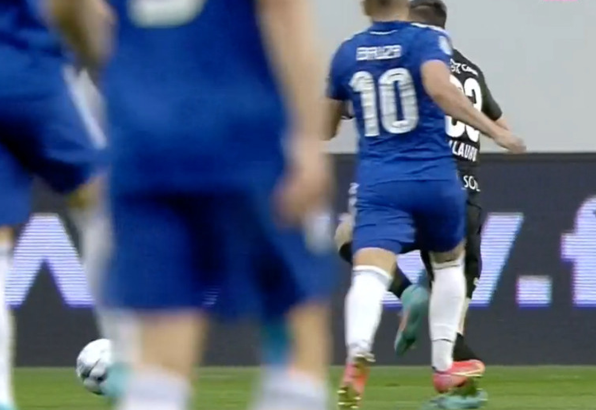 Greșeală flagrantă la gol în FCU Craiova - UTA! Ce a făcut arbitrul în loc să dea ROȘU pentru un fault brutal + Penalty cerut la ultima fază