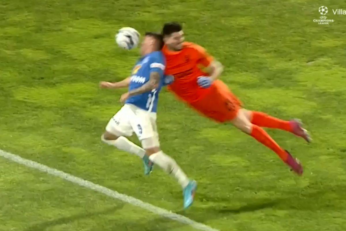 CFR Cluj - Farul, faultul lui Letica asupra lui Moldoveanu / FOTO: Capturi TV @Digi Sport 1