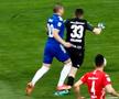 Greșeală flagrantă la gol în FCU Craiova - UTA! Ce a făcut arbitrul în loc să dea ROȘU pentru un fault brutal + Penalty cerut la ultima fază