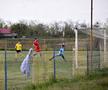 Derby la Liga 4 între Iazu și Scânteia » Căruțe pe post de peluză, prima se dă în bere și mici, echipamente cumpărate de Bobonete: „E Dinamo-Steaua din Ialomița”