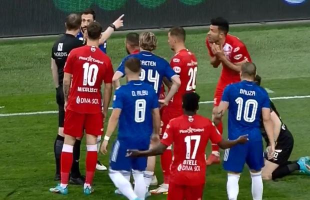 Greșeală flagrantă la gol în FCU Craiova - UTA! Ce a făcut arbitrul în loc să dea ROȘU pentru un fault brutal + Penalty cerut la ultima fază