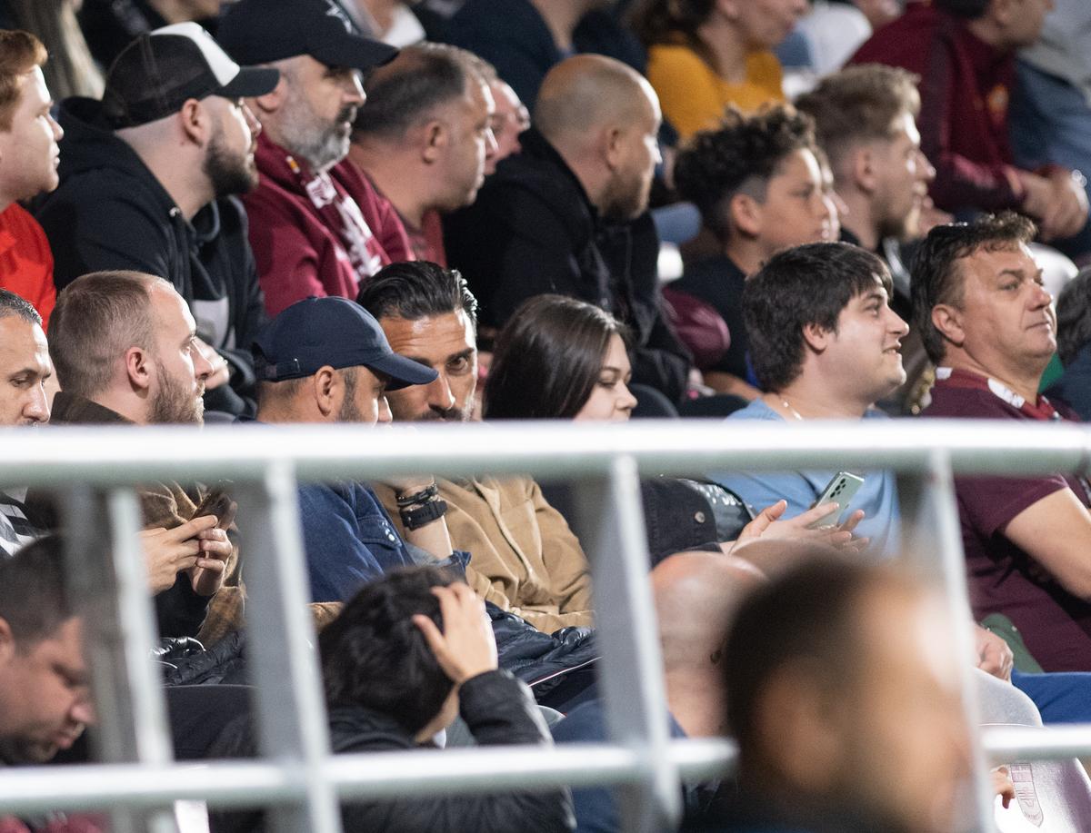 Infiltrat printre rivali » De unde a urmărit antrenorul lui FCSB meciul Rapid - CFR Cluj