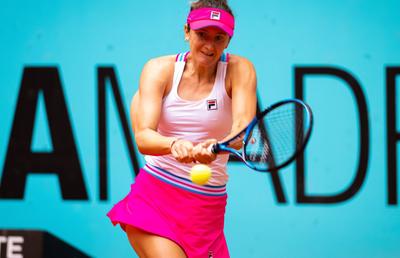 Remarcabilă victorie! Irina Begu e în „sferturi” la Madrid după o prestație impresionantă cu Liudmila Samsonova! Devine românca #1 în clasament + Următoarea adversară