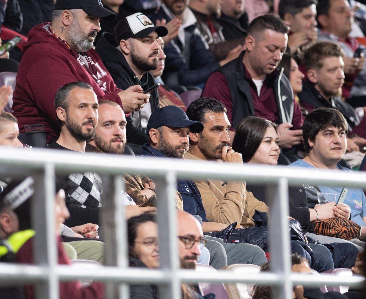 Infiltrat printre rivali » De unde a urmărit antrenorul lui FCSB meciul Rapid - CFR Cluj