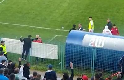 Nu s-a văzut la TV: au aruncat cu sticle în Burcă! Cum a reacționat tehnicianului + un fan a fost evacuat