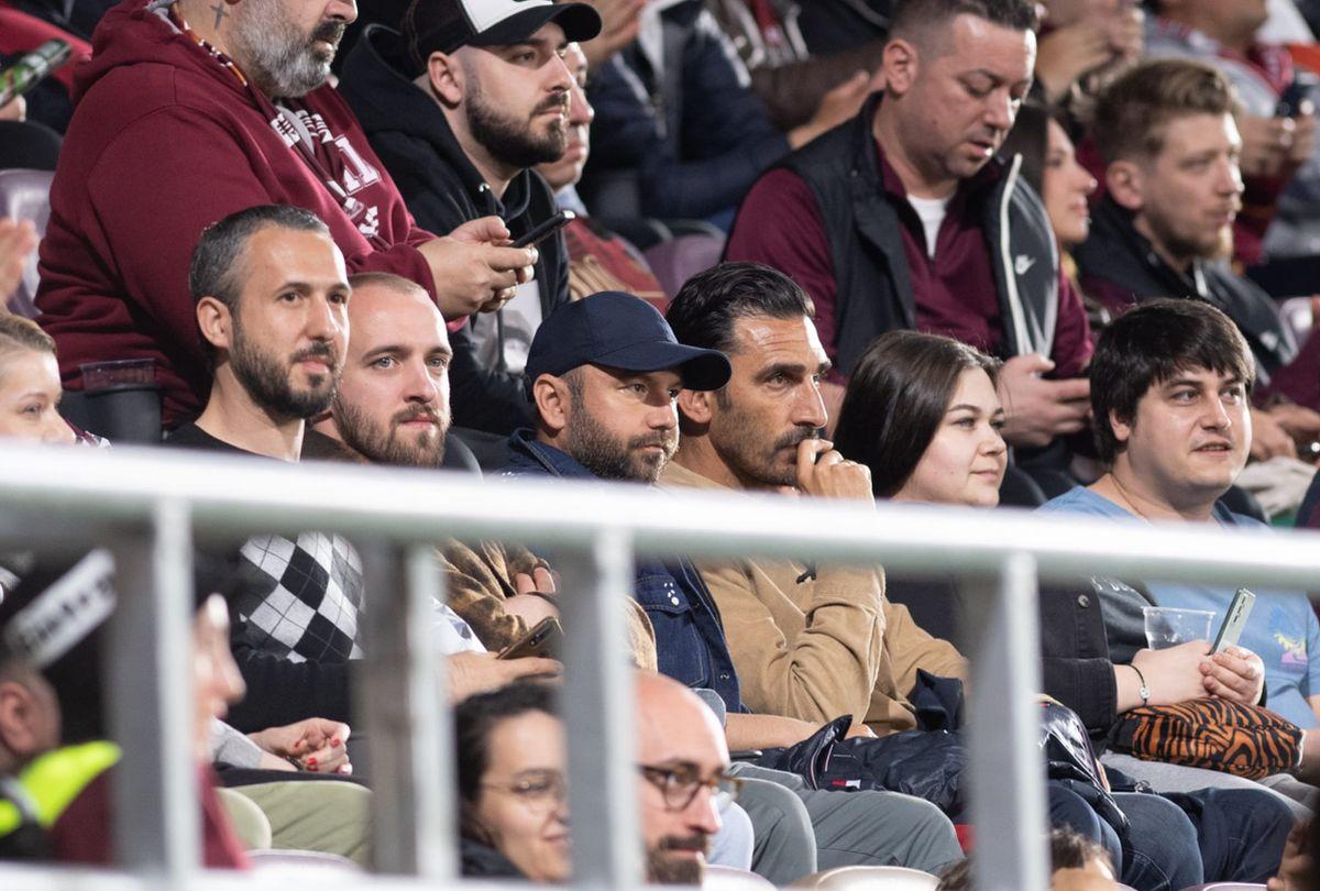 Infiltrat printre rivali » De unde a urmărit antrenorul lui FCSB meciul Rapid - CFR Cluj