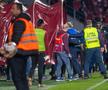 Dan Petrescu n-a așteptat fluierul final al primei reprize din Rapid - CFR Cluj, una încheiată 3-1 în favoarea giuleștenilor.
