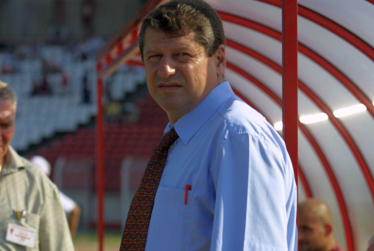 Ion Marin (file din poveste) - imagini de colecție cu „Săpăligă” pe banca lui Dinamo