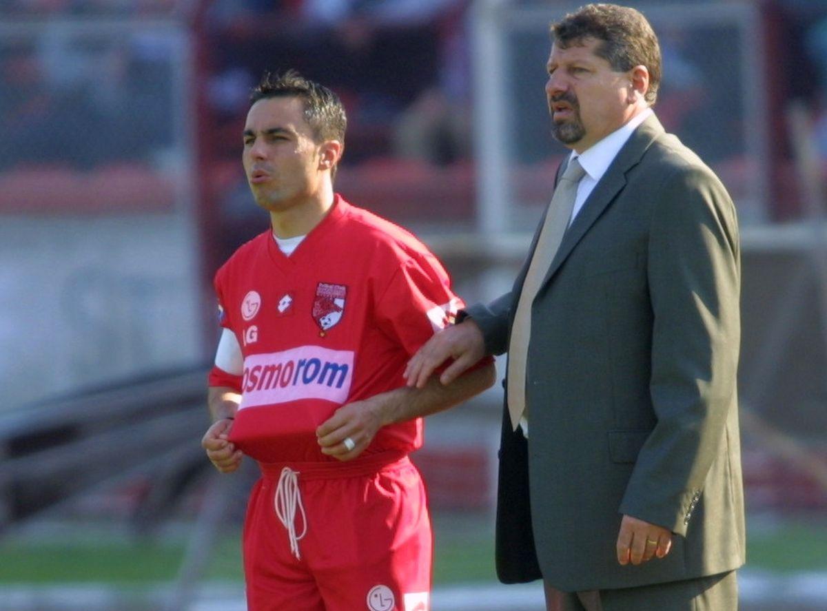 Ion Marin (file din poveste) - imagini de colecție cu „Săpăligă” pe banca lui Dinamo