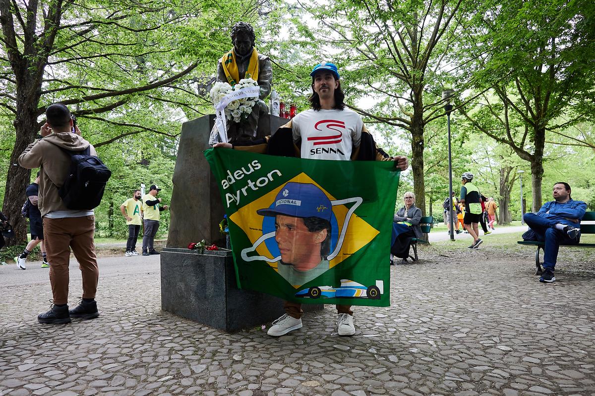 „Să mori în ziua Învierii”» 28 de ani de la dispariția marelui Ayrton Senna. Ce scria Gazeta după tragedie