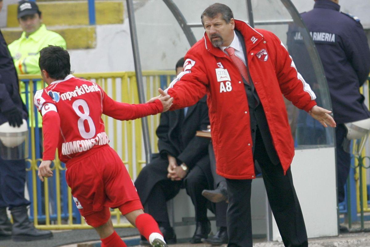 Ion Marin (file din poveste) - imagini de colecție cu „Săpăligă” pe banca lui Dinamo