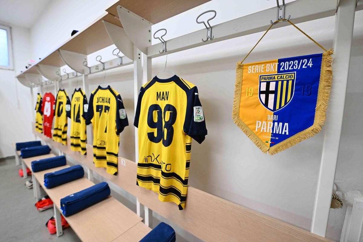 Man și Mihăilă au promovat cu Parma în Serie A! Cum a arătat petrecerea