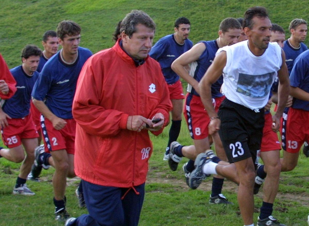 Ion Marin (file din poveste) - imagini de colecție cu „Săpăligă” pe banca lui Dinamo