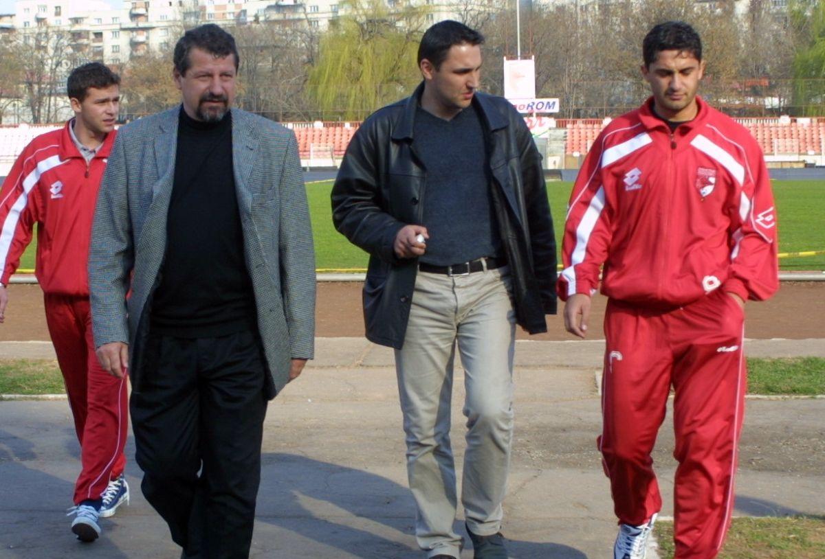Ion Marin (file din poveste) - imagini de colecție cu „Săpăligă” pe banca lui Dinamo