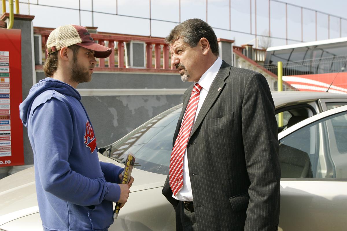 Ion Marin (file din poveste) - imagini de colecție cu „Săpăligă” pe banca lui Dinamo