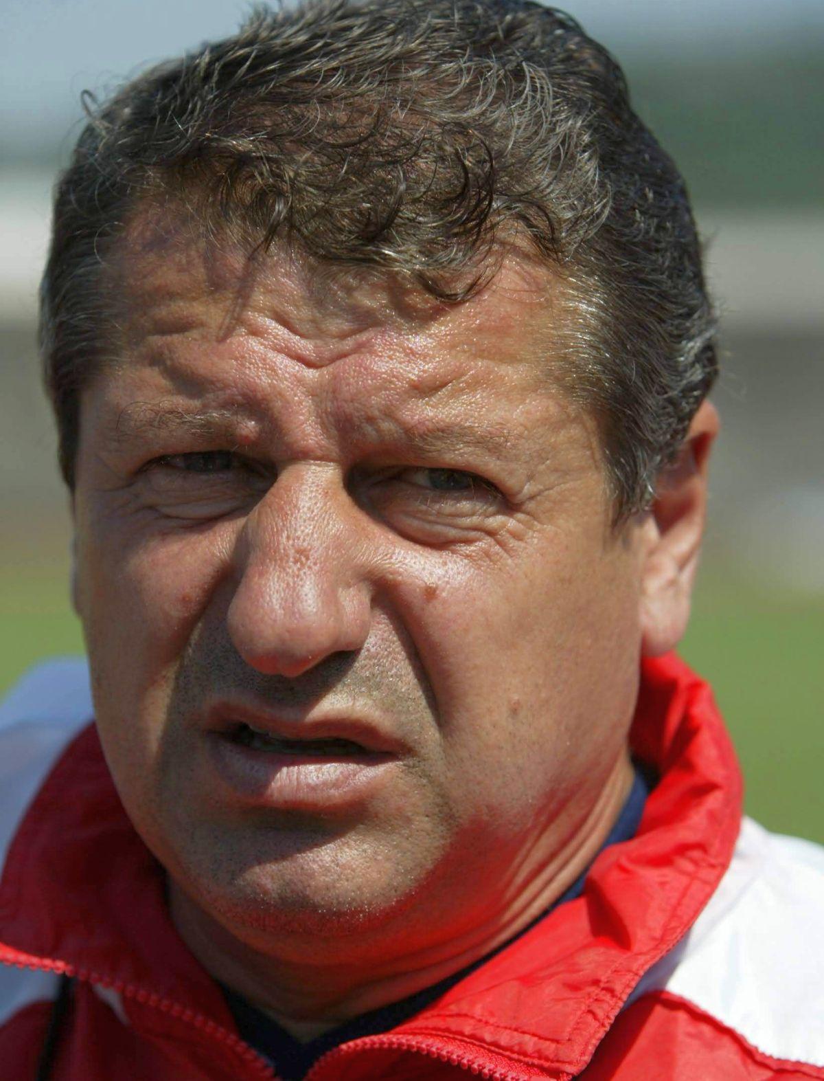 Ion Marin (file din poveste) - imagini de colecție cu „Săpăligă” pe banca lui Dinamo