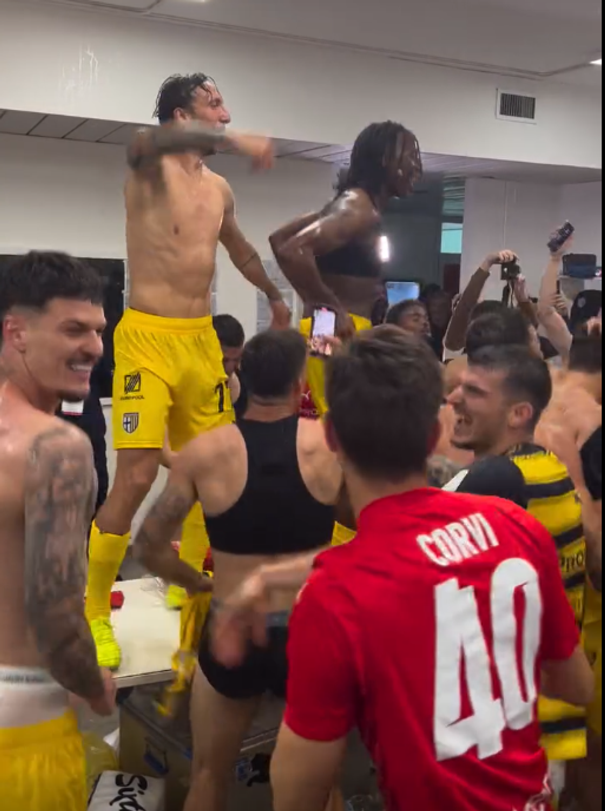Pătrundere superbă a lui Dennis Man încheiată cu golul lui Valentin Mihăilă, în Parma - Cremonese