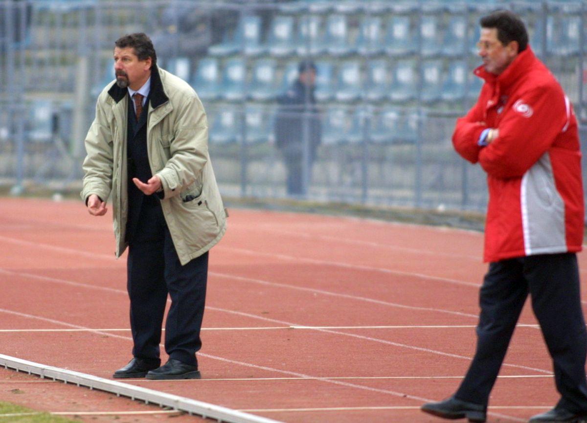 Ion Marin (file din poveste) - imagini de colecție cu „Săpăligă” pe banca lui Dinamo